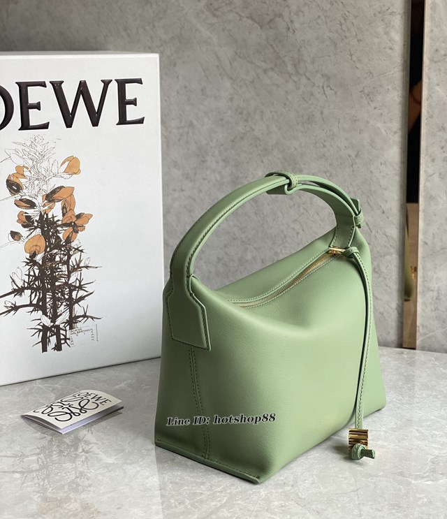 Loewe專櫃2022全新牛油果綠cubi全皮飯盒包 羅意威納帕牛皮便當包腋下包 型號10233 lyw1106